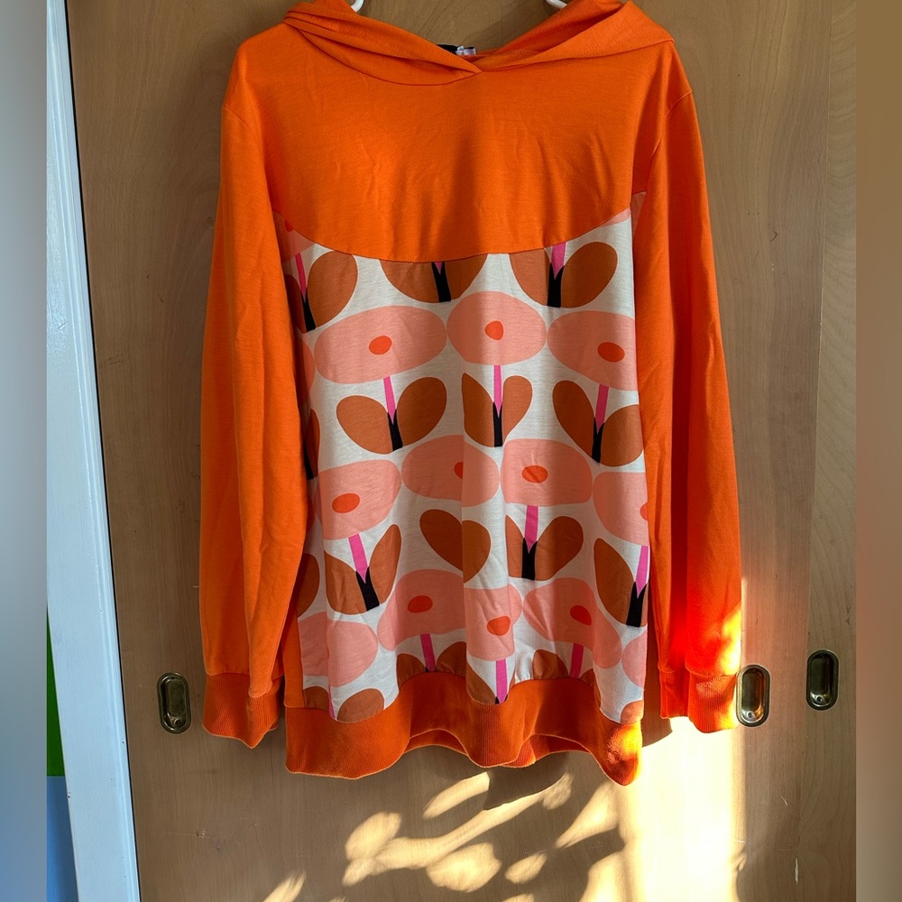 Lightsweght hoodie, orange with flowers
